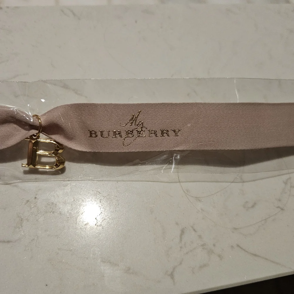 BURBERRY  Ribbon New 🎀 - Picture 5 of 9